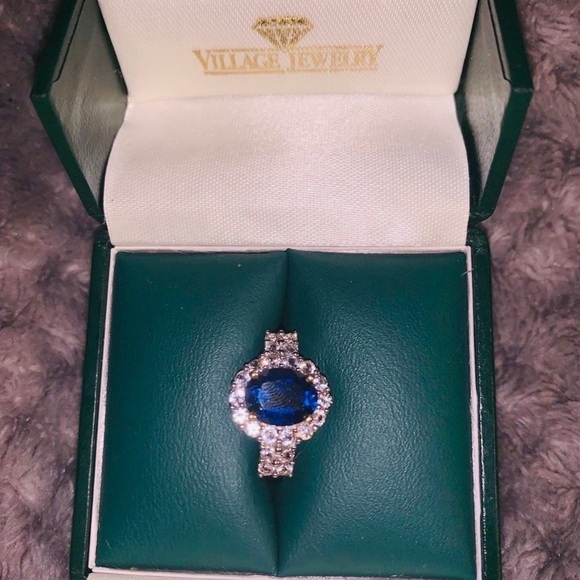 VINTAGE 10K YELLOW GOLD SAPPHIRE AND DIAMOND RING - Picture 2 of 8